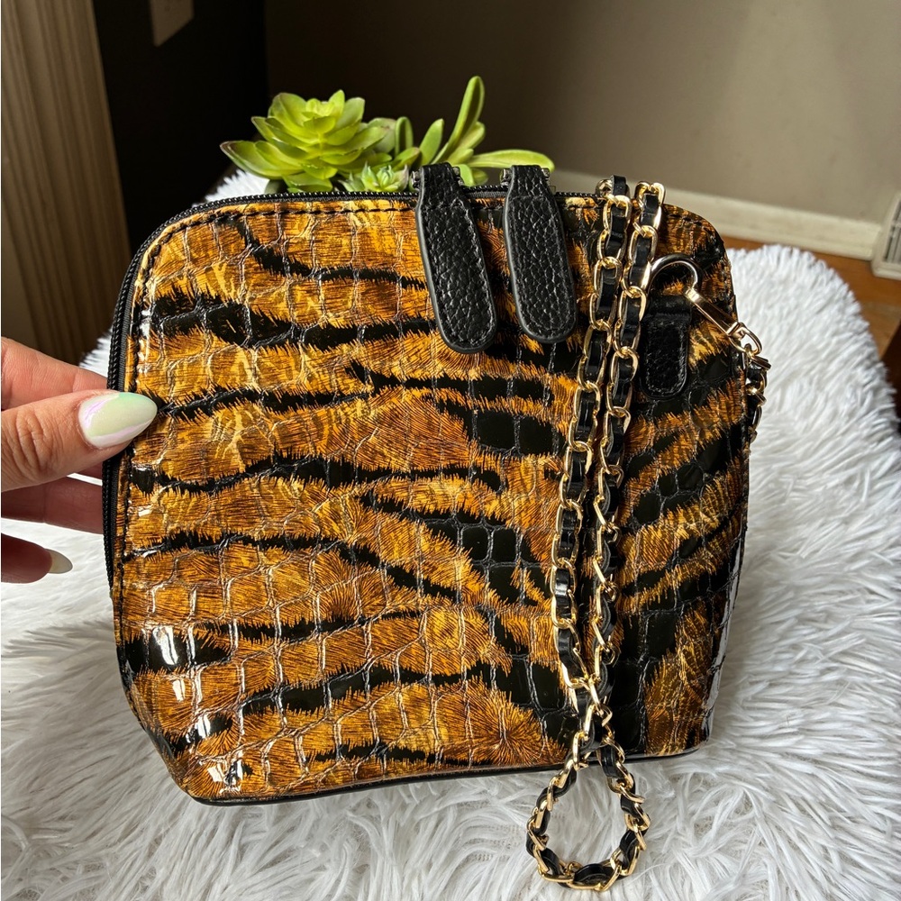 Tiger Print Chain Crossbody Bag 🧡